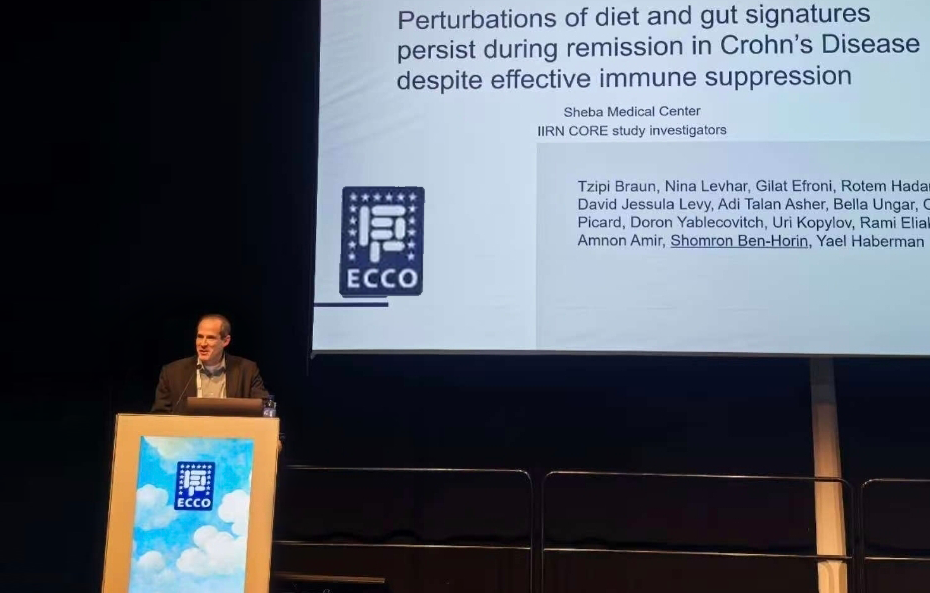 Prof. Shomron Ben-Horin on the Main Stage at ECCO 2026